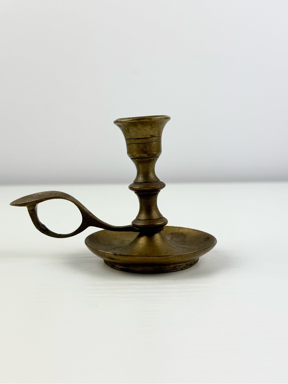 Vintage‎ Brass Chamberstick Candle Holder Finger Loop Taper Primitive Decor